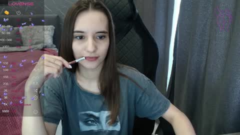 Snapshot of aliceweiss_ chatting on 11, 4, 2026 Alice online show from 11, 4, 2026