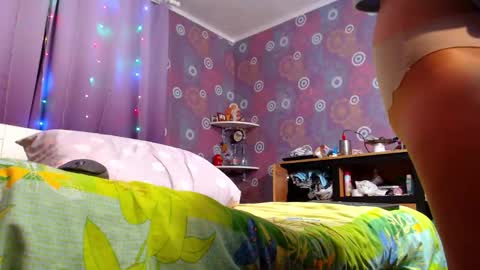 Snapshot of alicewetsquirt chatting on 6, 1, 2025 alicewetsquirt online show from 6, 1, 2025