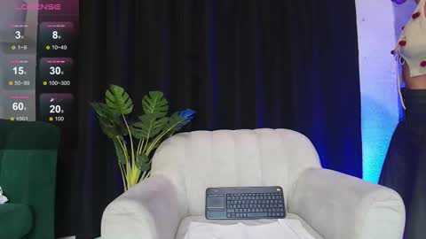 Snapshot of alicia__kiss chatting on 6, 11, 2025 Salome online show from 6, 11, 2025