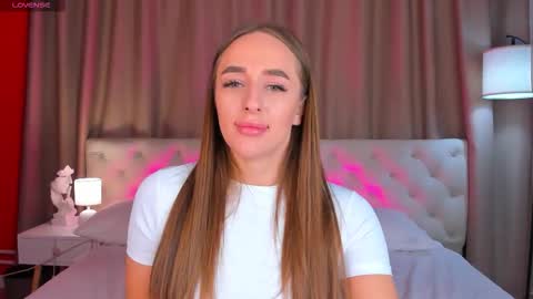 Snapshot of alicia_edwards chatting on 1, 10, 2025 Mia online show from 1, 10, 2025