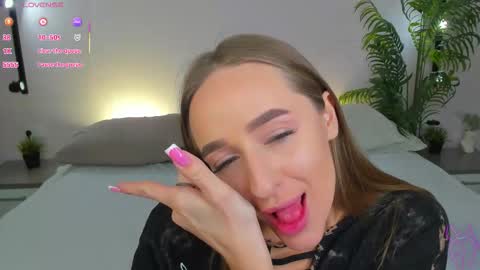 Snapshot of alicia_edwards chatting on 24, 10, 2025 Mia online show from 24, 10, 2025