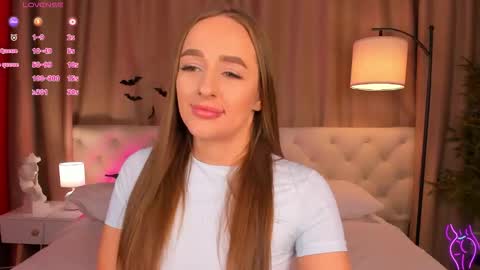 Snapshot of alicia_edwards chatting on 5, 11, 2025 Mia online show from 5, 11, 2025