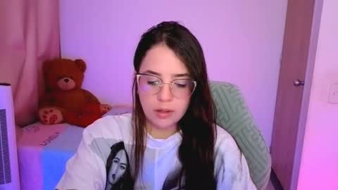 Snapshot of alicia_hotxx chatting on 27, 4, 2026 alison online show from 27, 4, 2026