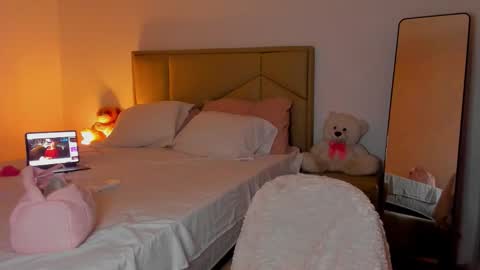 Snapshot of aliciabiden chatting on 18, 12, 2025 aliciabiden online show from 18, 12, 2025