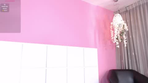 Snapshot of aliciabloom_1 chatting on 27, 9, 2025 Alicia online show from 27, 9, 2025