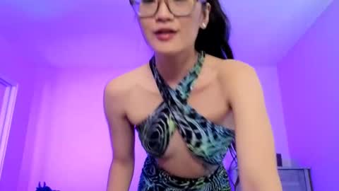 Alicia Hebi online show from 12, 9, 2025