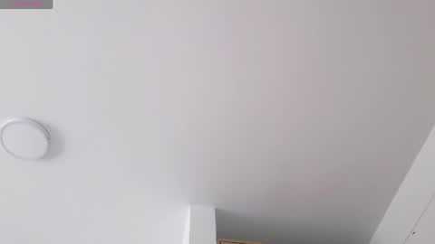 aliciia_23 online show from 22, 4, 2026