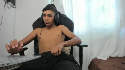 Snapshot of alienbigcock_01 chatting on 23, 6, 2026 My name is Andrs and Im 18 years old. online show from 23, 6, 2026
