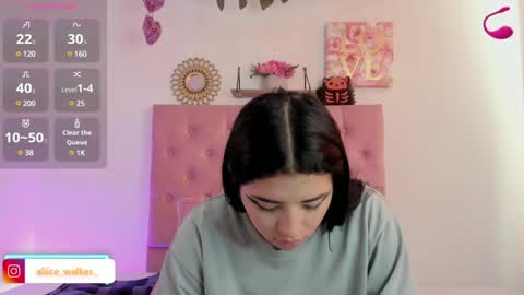 Snapshot of aliice_walker_ chatting on 7, 12, 2024 aliice_walker_ online show from 7, 12, 2024