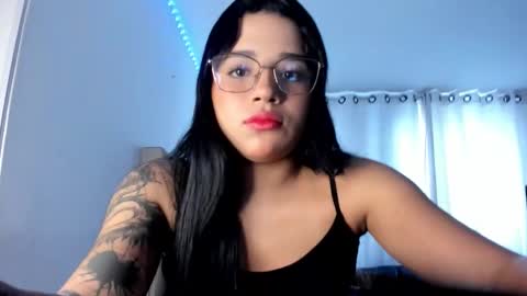 Snapshot of aliice_walker_ chatting on 23, 10, 2025 aliice_walker_ online show from 23, 10, 2025