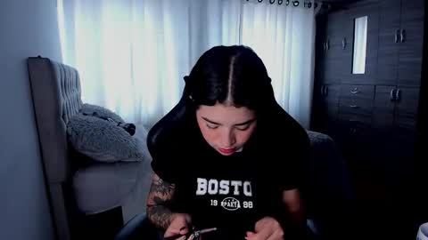 aliice_walker_ online show from 2, 12, 2025