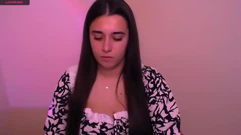 Snapshot of alinaasti_ chatting on 4, 11, 2025 Alina online show from 4, 11, 2025