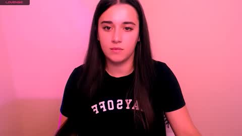 Snapshot of alinaasti_ chatting on 14, 11, 2025 Alina online show from 14, 11, 2025