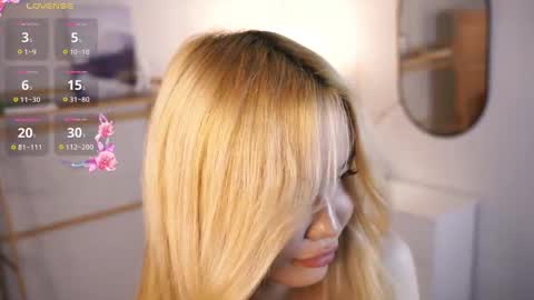 Snapshot of alinadoran chatting on 22, 12, 2025 Hello im Lina online show from 22, 12, 2025