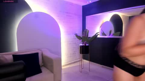 alinakravitz_ online show from 15, 2, 2026