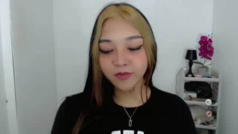Snapshot of alisa_kiss_ chatting on 25, 4, 2026 Shanti xhey online show from 25, 4, 2026
