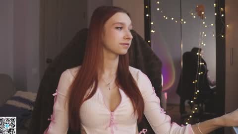 Snapshot of alisaa_01 chatting on 5, 1, 2025 Alice Fansly Alisa01 online show from 5, 1, 2025