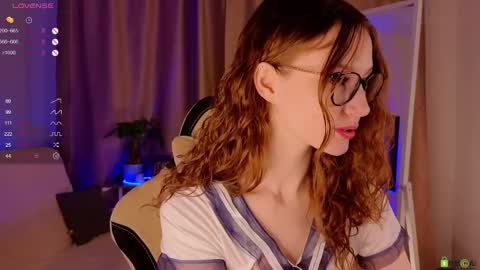 Snapshot of alisevine chatting on 4, 2, 2025 Alisa online show from 4, 2, 2025