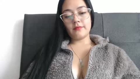 alisha_9997 online show from 14, 4, 2026