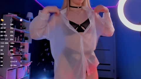 Snapshot of alishaaneta chatting on 1, 2, 2025 Alisha online show from 1, 2, 2025