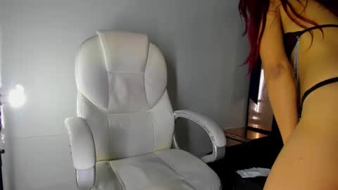 alishaevans_rs online show from 14, 9, 2025