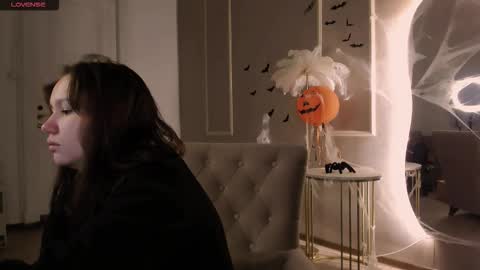 Snapshot of alisia_mars chatting on 22, 10, 2025 Alisia online show from 22, 10, 2025