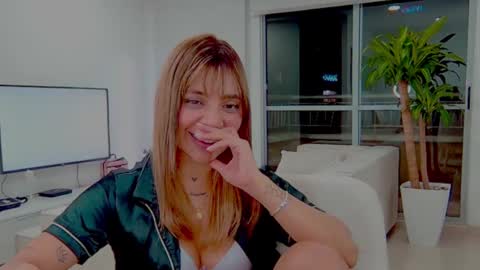 Snapshot of alisondiaz_ chatting on 19, 12, 2024 Alison diaz online show from 19, 12, 2024