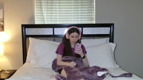 Snapshot of alisonfieldsxo chatting on 26, 3, 2026 Alison Fields online show from 26, 3, 2026