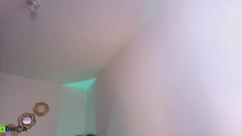 Snapshot of aliss_es chatting on 4, 11, 2025 ALISS online show from 4, 11, 2025