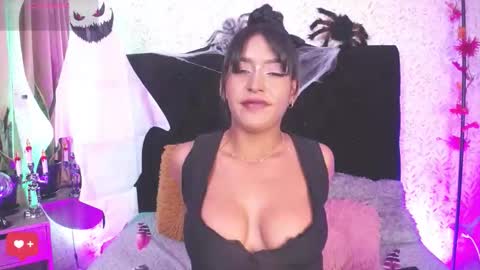 Snapshot of alisse_laurent chatting on 25, 10, 2025 alisse online show from 25, 10, 2025