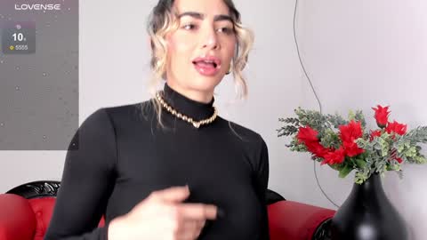 Alisson Domit  online show from 6, 12, 2024
