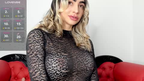 Alisson Domit  online show from 12, 12, 2024