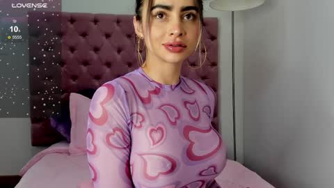 Alisson Domit  online show from 28, 2, 2025