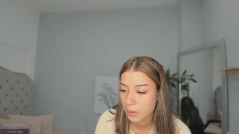 alix_18 online show from 9, 9, 2025
