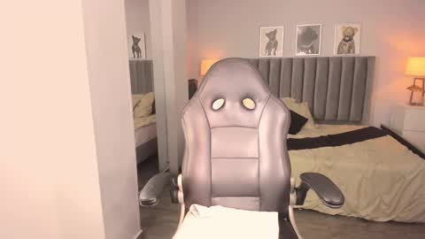 alix_18 online show from 21, 9, 2025