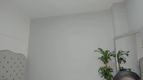 alix_18 online show from 25, 9, 2025