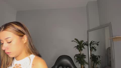 alix_18 online show from 27, 9, 2025