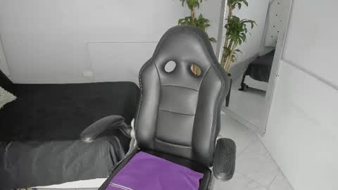 alix_18 online show from 18, 10, 2025