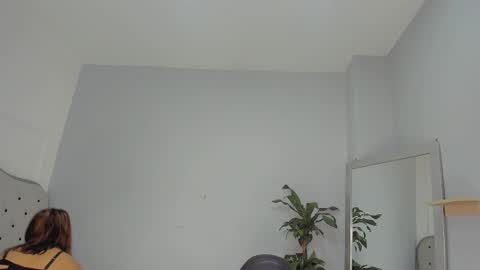 alix_18 online show from 25, 10, 2025