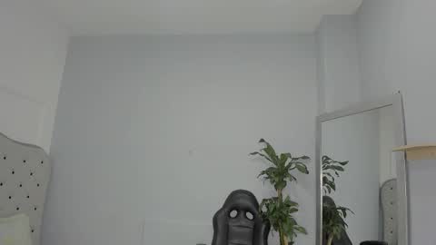 alix_18 online show from 26, 10, 2025