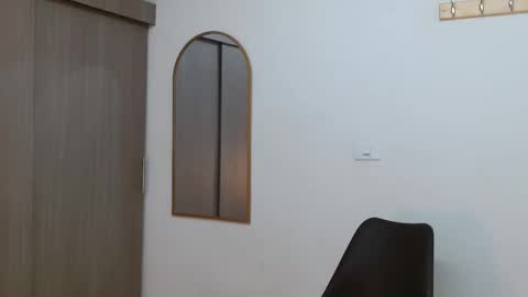 Snapshot of alixmartin1 chatting on 6, 11, 2025 alix online show from 6, 11, 2025