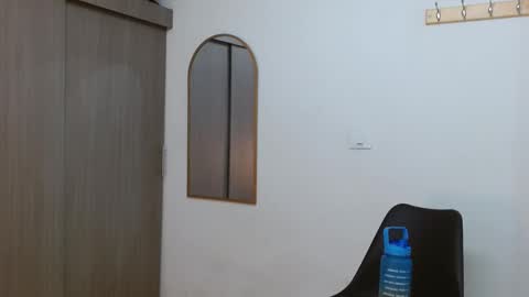 Snapshot of alixmartin1 chatting on 8, 11, 2025 alix online show from 8, 11, 2025