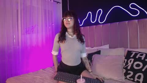 Snapshot of alixx_von_d chatting on 6, 4, 2026 Ali online show from 6, 4, 2026