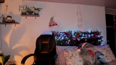 Snapshot of alizmarias chatting on 27, 12, 2024 Andrea..... online show from 27, 12, 2024