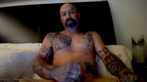 Snapshot of allaroundamazing13 chatting on 20, 12, 2025 allaroundamazing13 online show from 20, 12, 2025