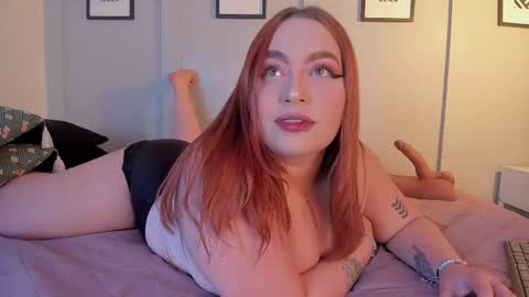 Snapshot of allasska_ chatting on 1, 12, 2025 Laura online show from 1, 12, 2025