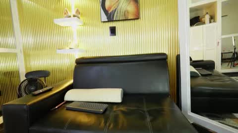 Snapshot of allice_mommy chatting on 19, 12, 2025 Allice online show from 19, 12, 2025