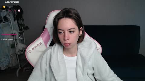 Snapshot of allie_hazie chatting on 23, 9, 2025 alice online show from 23, 9, 2025