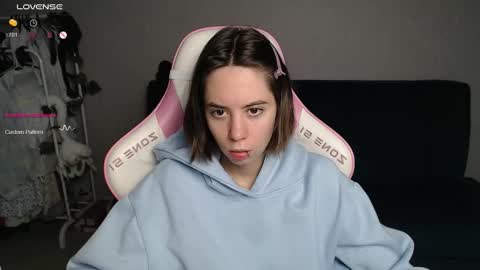 Snapshot of allie_hazie chatting on 29, 9, 2025 alice online show from 29, 9, 2025