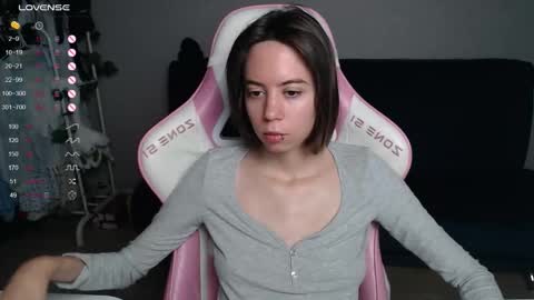 Snapshot of allie_hazie chatting on 3, 10, 2025 alice online show from 3, 10, 2025